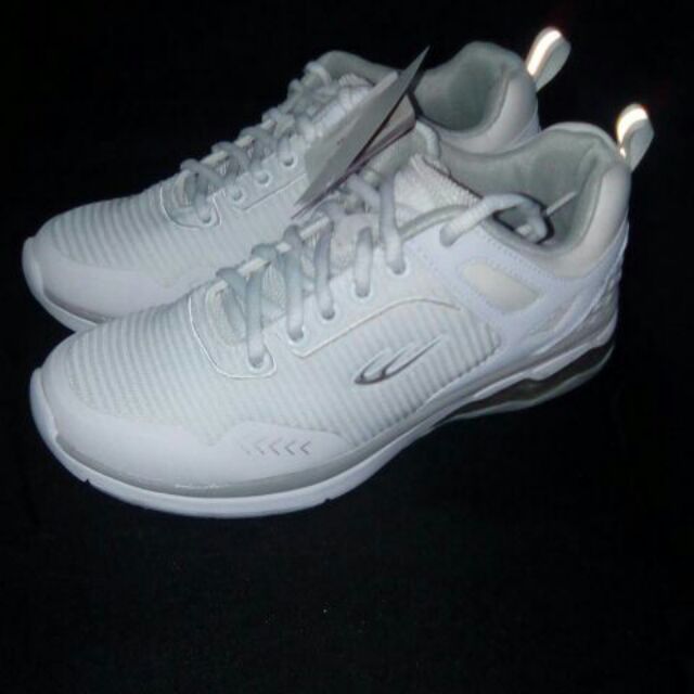 world balance white running shoes