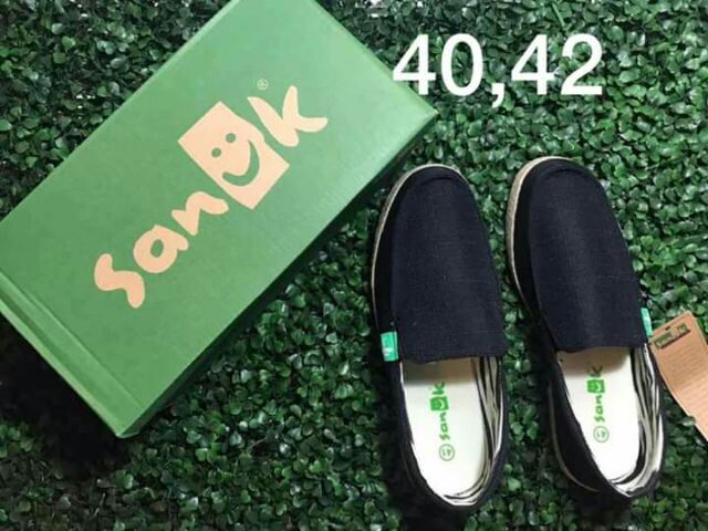 sanuk green flip flops