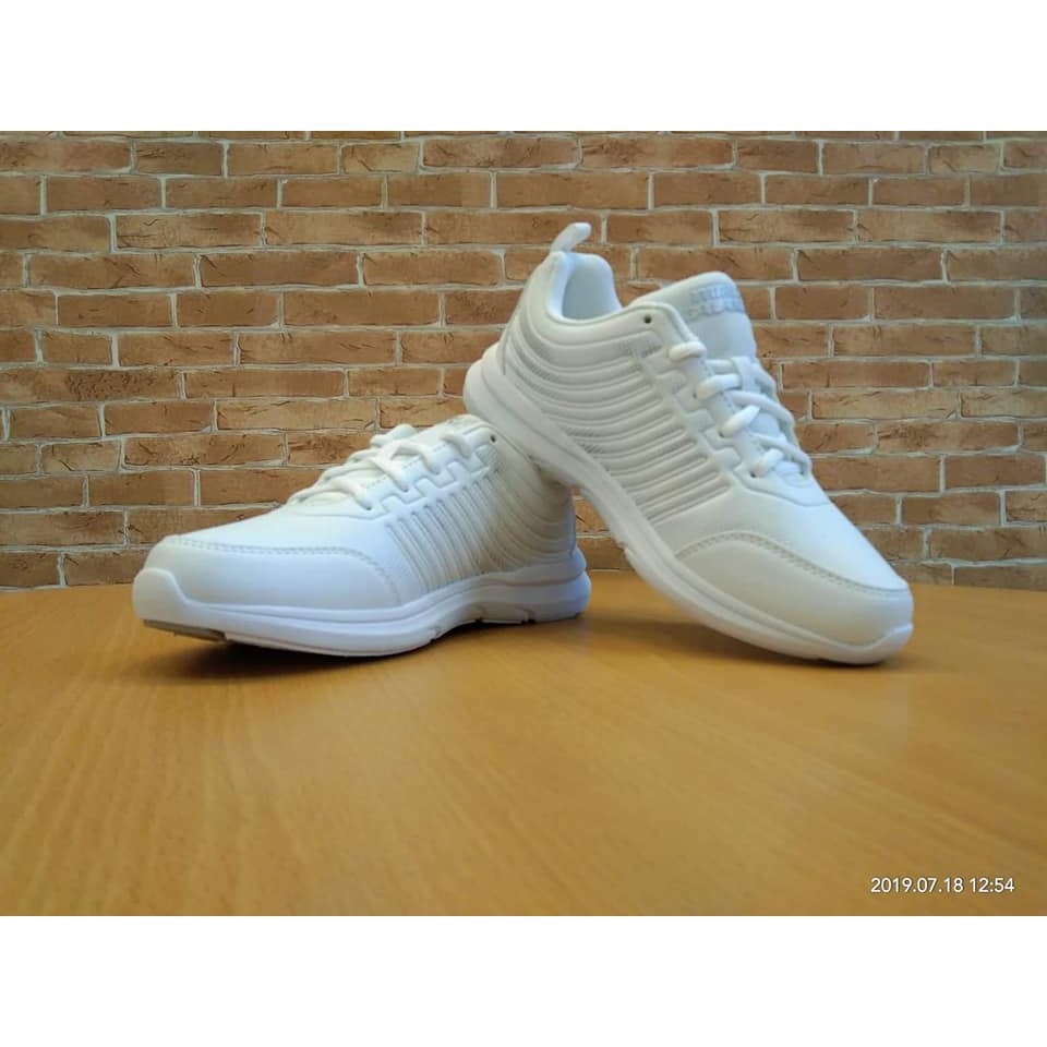 world balance shoes for men white