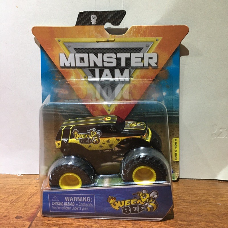 Monster Jam Queen Bee presyo ₱1,505