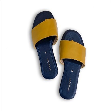 slides for wide feet