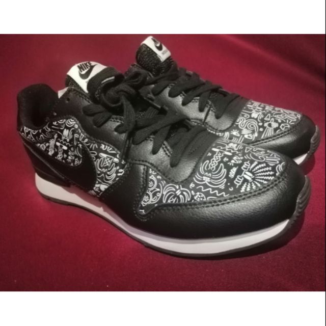 nike internationalist print