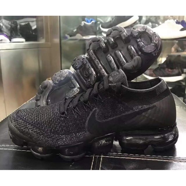 nike vapormax triple black