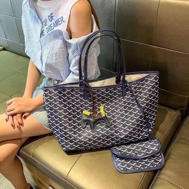 gray goyard bag