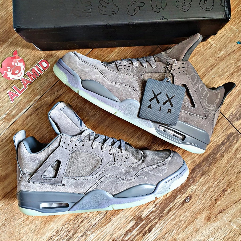 jordan 4 retro kaws