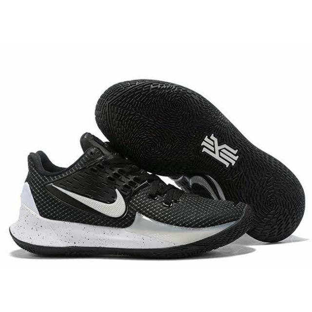 black low cut nike shoes