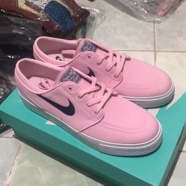 pink nike skate shoes