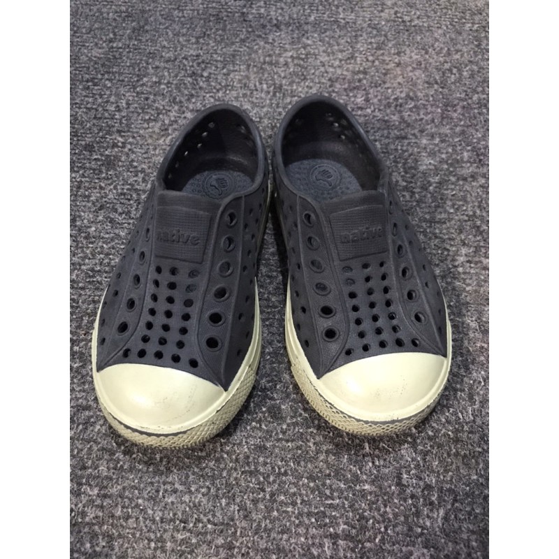 native shoes size c6