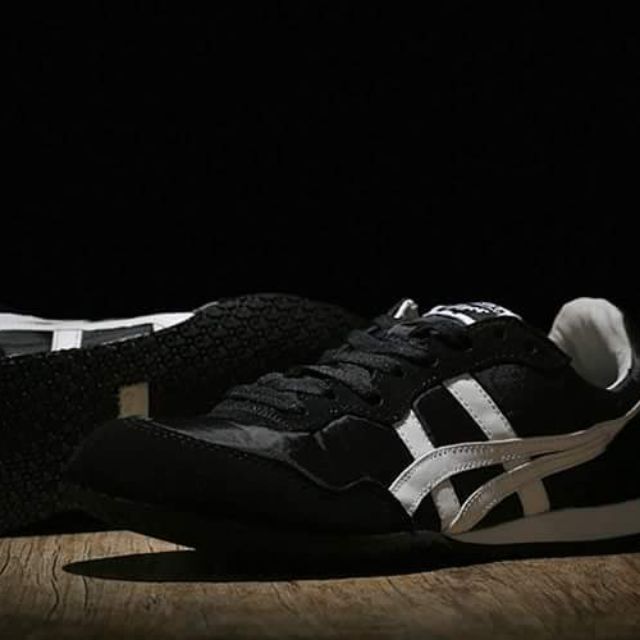 onitsuka serrano black
