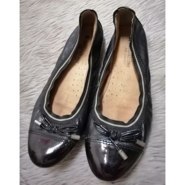 naturalizer black flat shoes