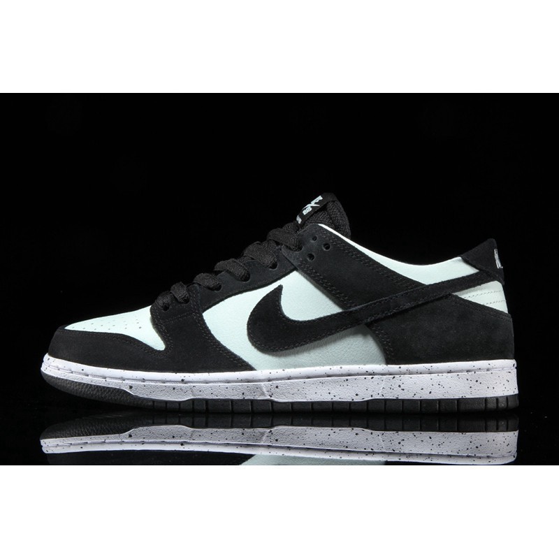 nike sb dunks low black and white