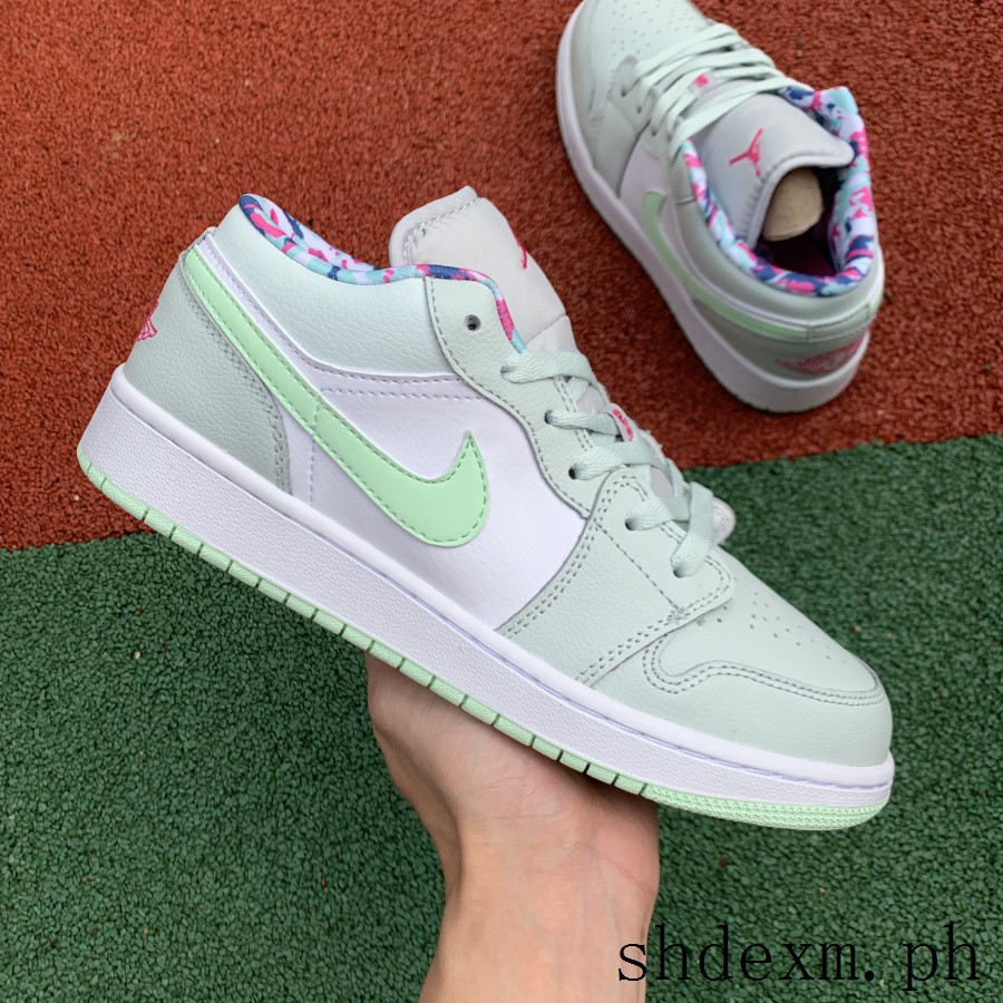 mint green nike basketball shoes