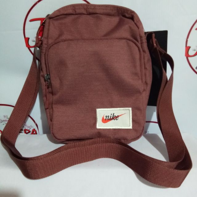 nike maroon bag