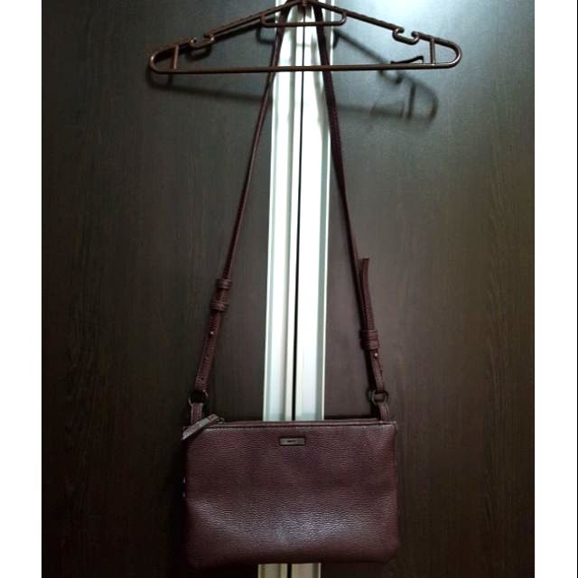 mango maroon solid sling bag