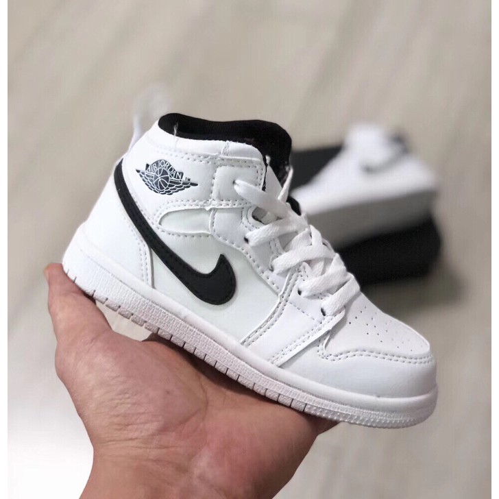 boys white jordan shoes