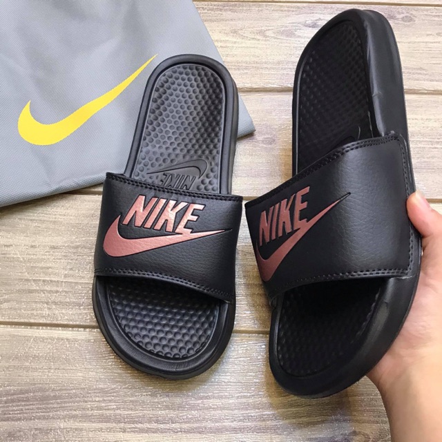 ladies nike benassi slides