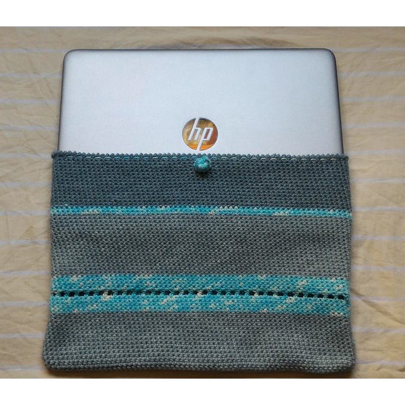 laptop case crochet