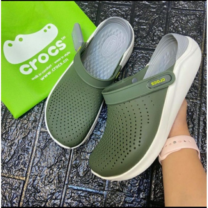 crocs free delivery