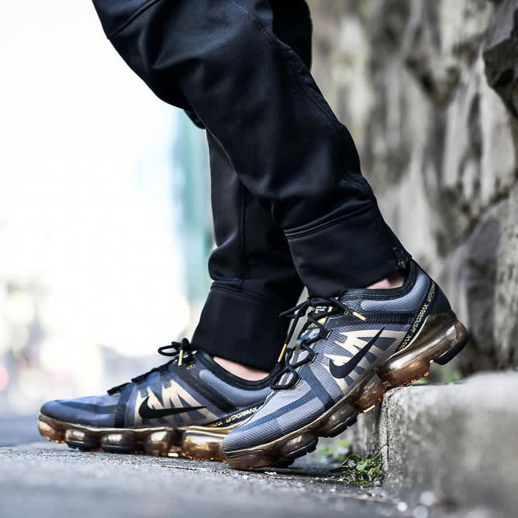 nike vapormax 2019 black metallic gold