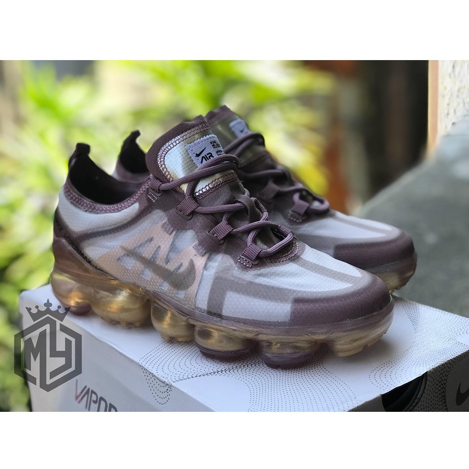 white and rose gold vapormax