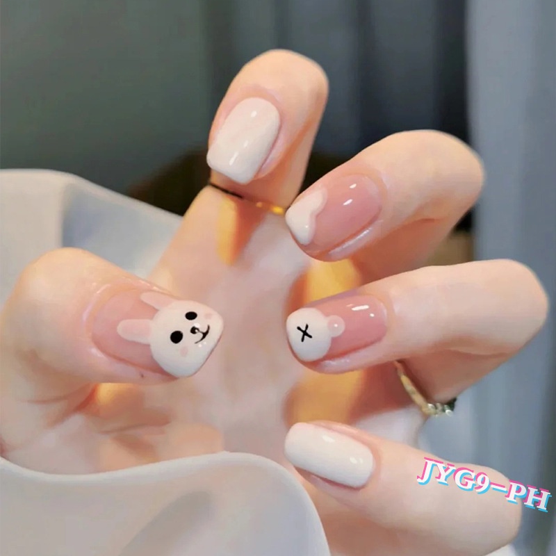 Vẽ hình nail cute: Khi nghệ thuật gặp gỡ thế giới nail art, bạn sẽ nhận ra rằng mình có thể thể hiện tất cả nét đẹp và sức sống của mình thông qua những hình vẽ trên móng tay. Cùng đắm mình trong không gian màu sắc và tưởng tượng, để lan toả những ý tưởng sáng tạo và một bộ móng tay đẹp hoàn hảo.