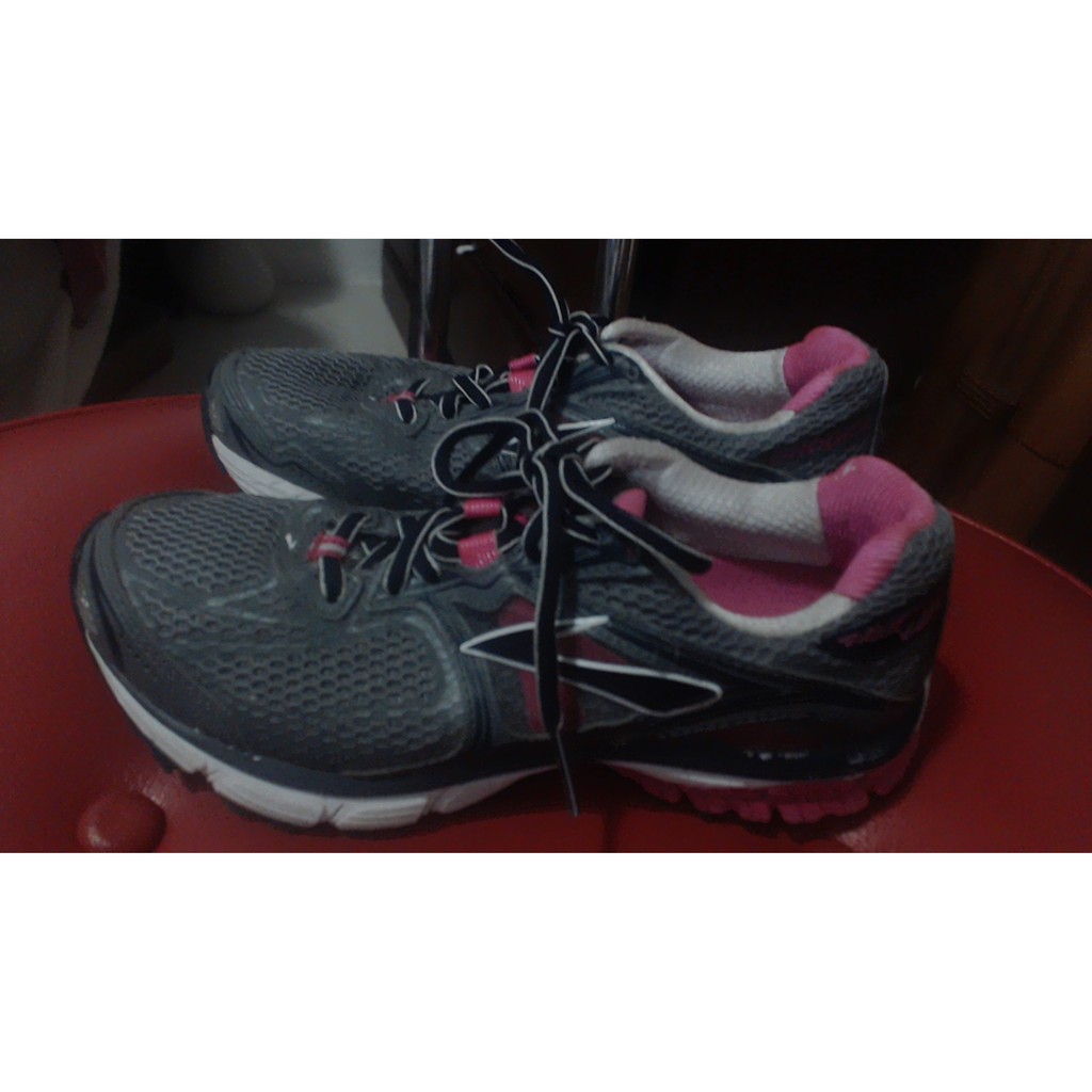 brooks ravenna size 7