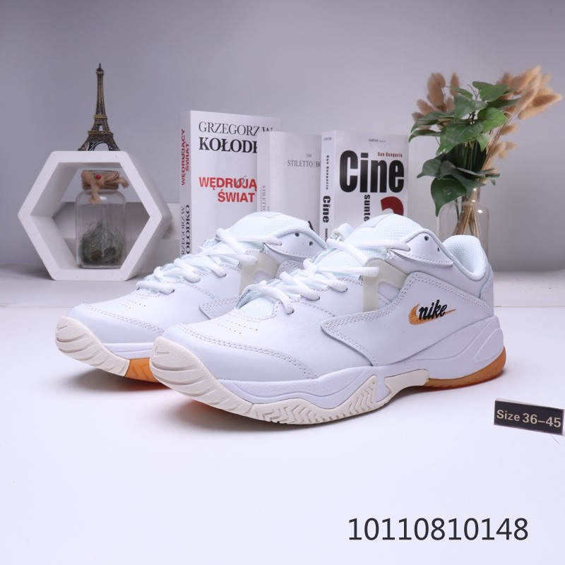 nike old tennis shoes