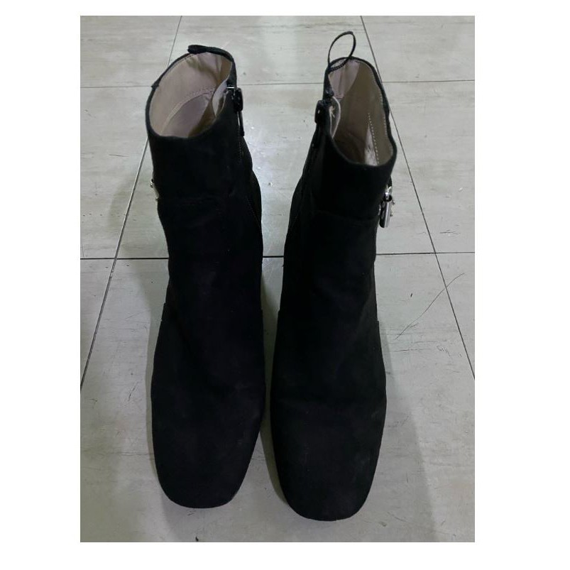 plain black ankle boots