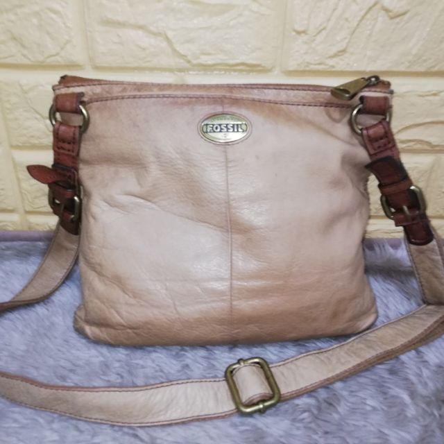 fossil sling bag price