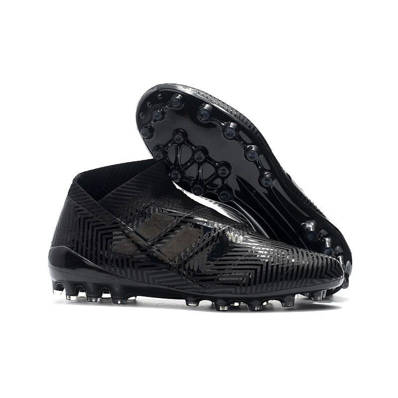 laceless football shoes