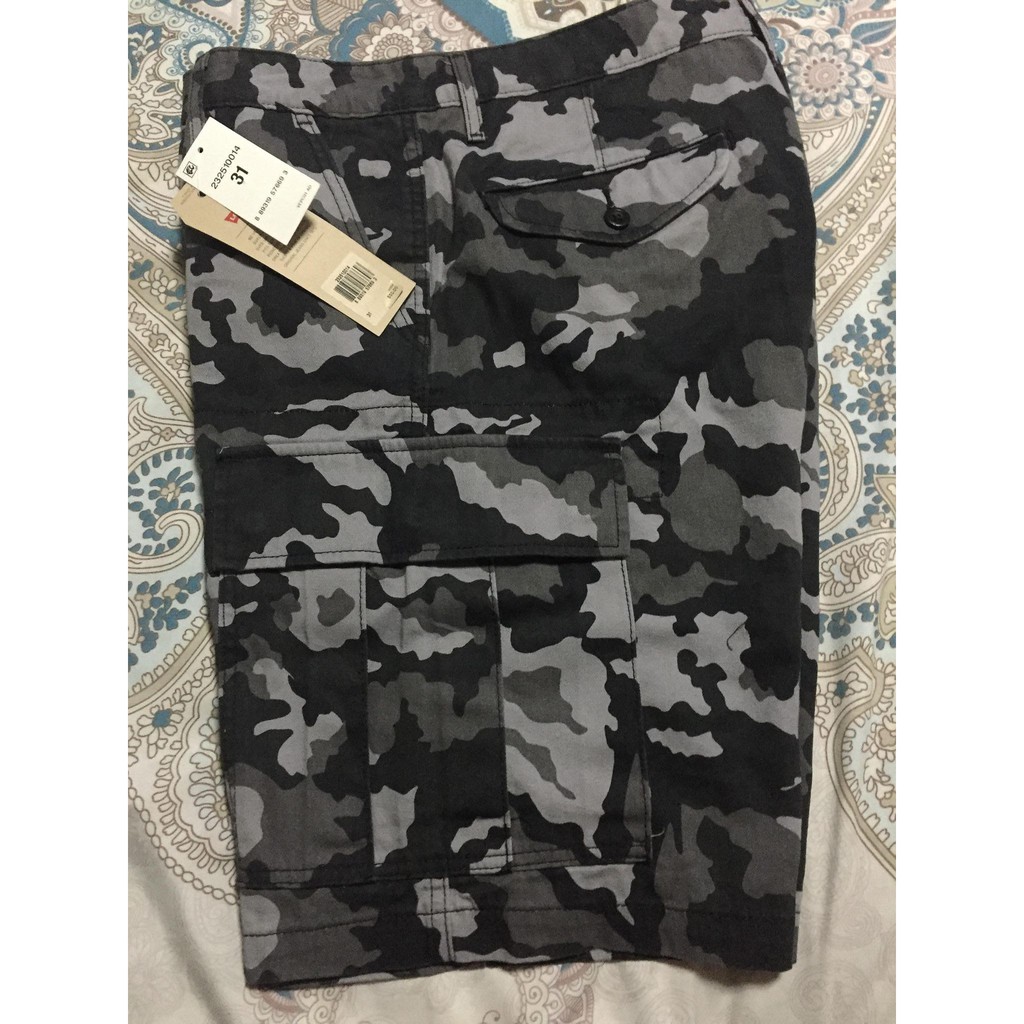 levi's camo cargo shorts