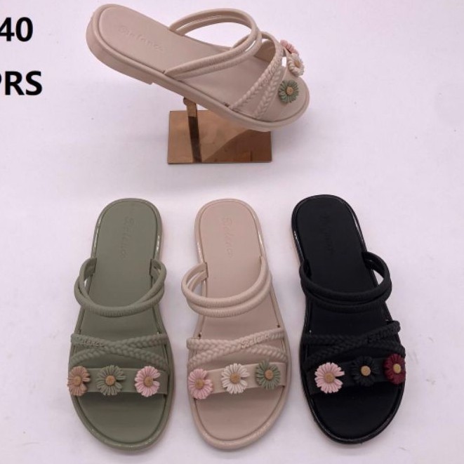 mochi sandals flipkart