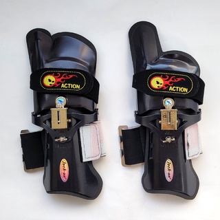 LOCK ON ACTION BLACK RIGHT Hand Bowling Wrist Support Accessories Sports_MC 