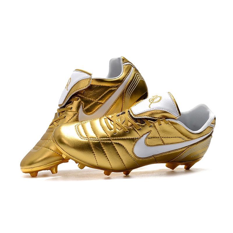 r10 soccer cleats