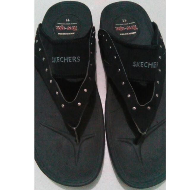 skechers flip flops size 4