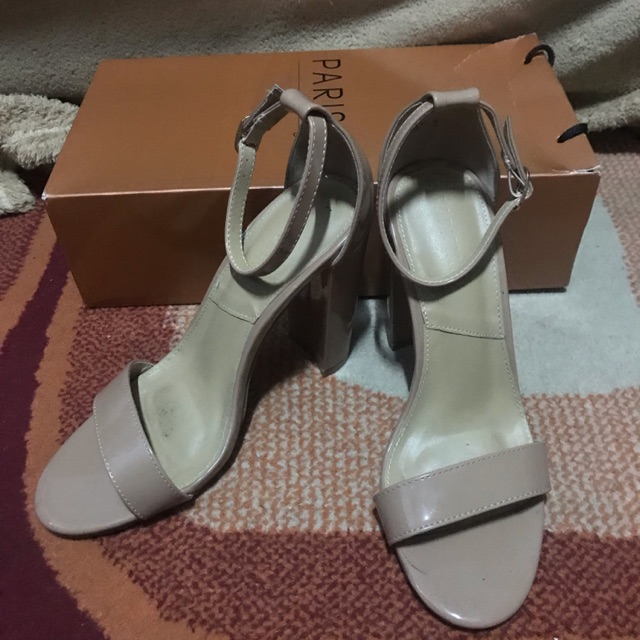sandals in parisian