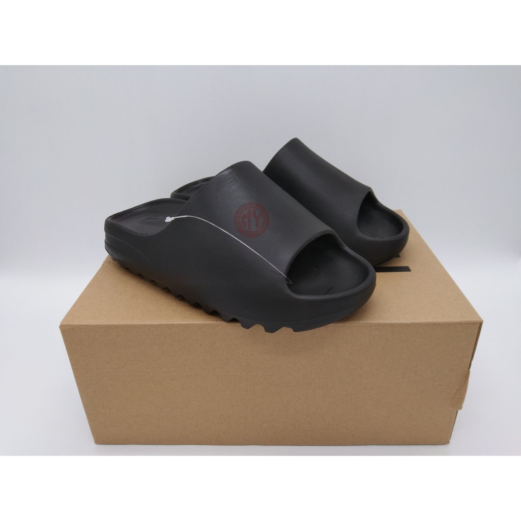 yeezy slide black