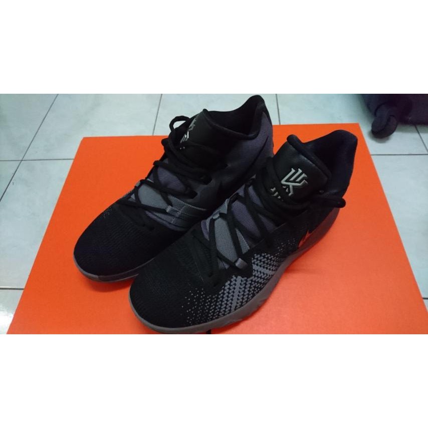 kyrie flytrap black and grey