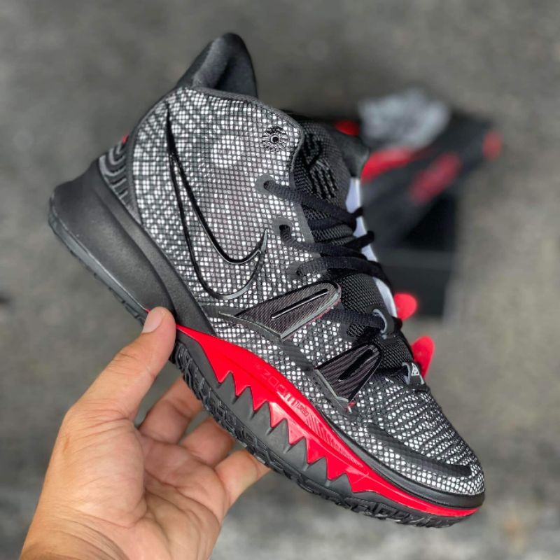 kyrie 7 black