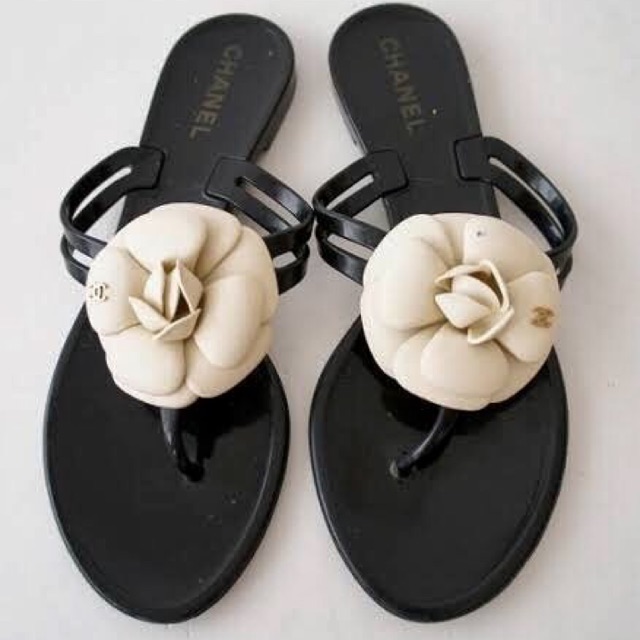 chanel jelly flip flops