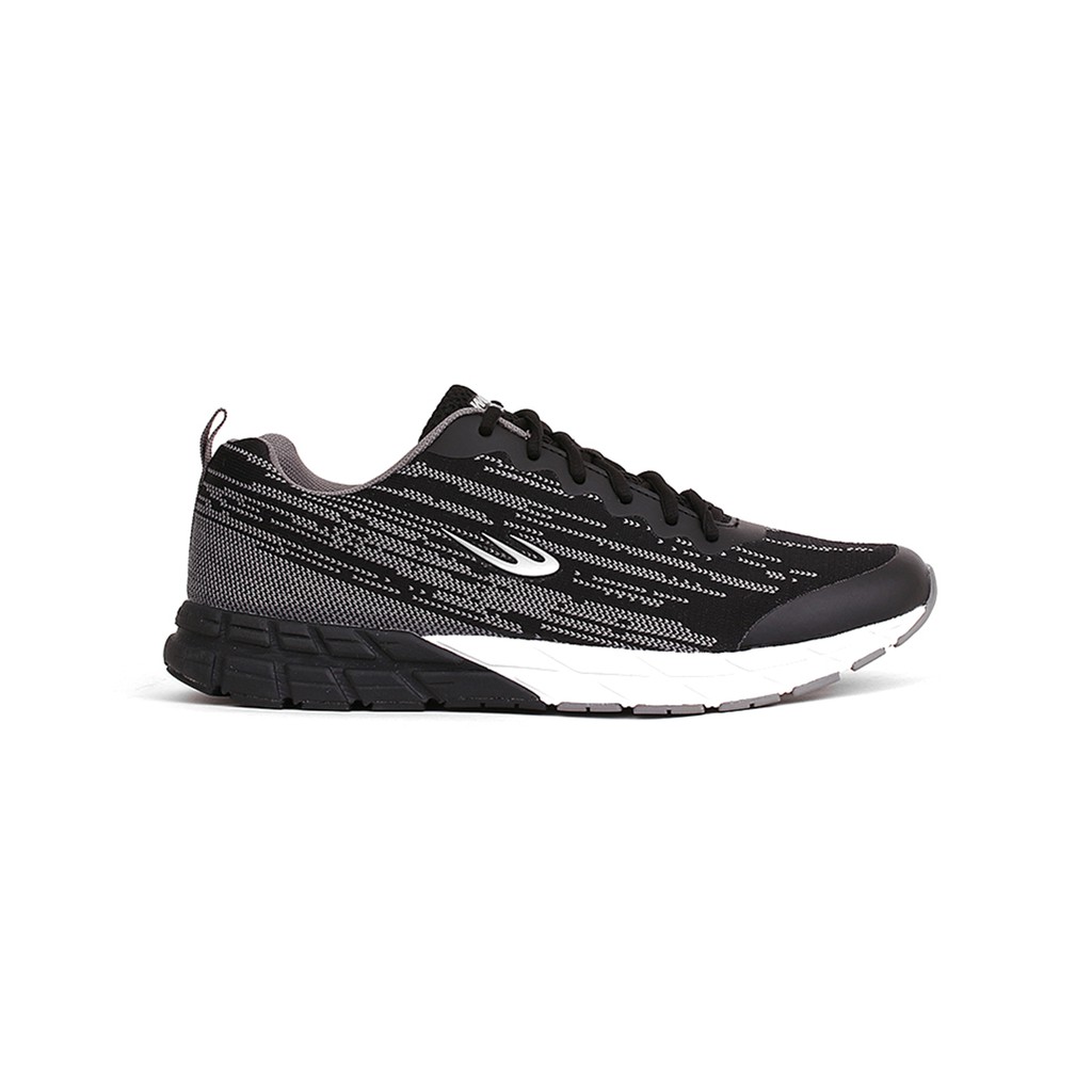 world balance running shoes for men