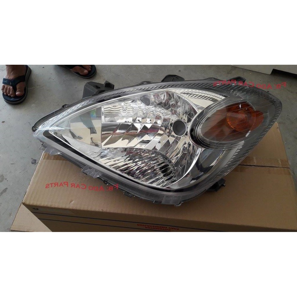 Driver side (Left Side) Headlight Headlamp Head light Head lamp Toyota AVANZA 20072011 Shopee
