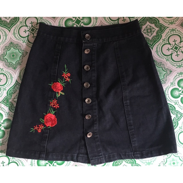 black maong skirt