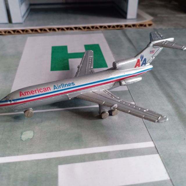 american airlines toy plane