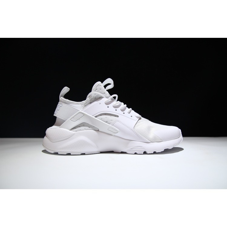 white huaraches size 5.5