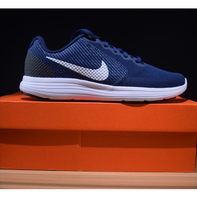 nike revolution 3