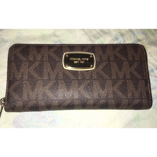 michael kors wallet used