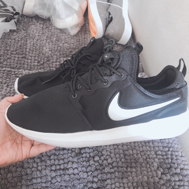 roshe run 2 white