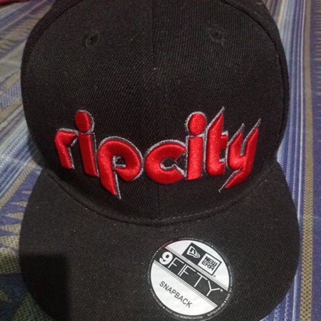 red new era snapback