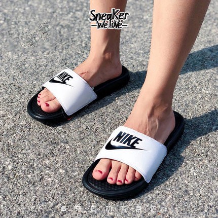 nike foot flops